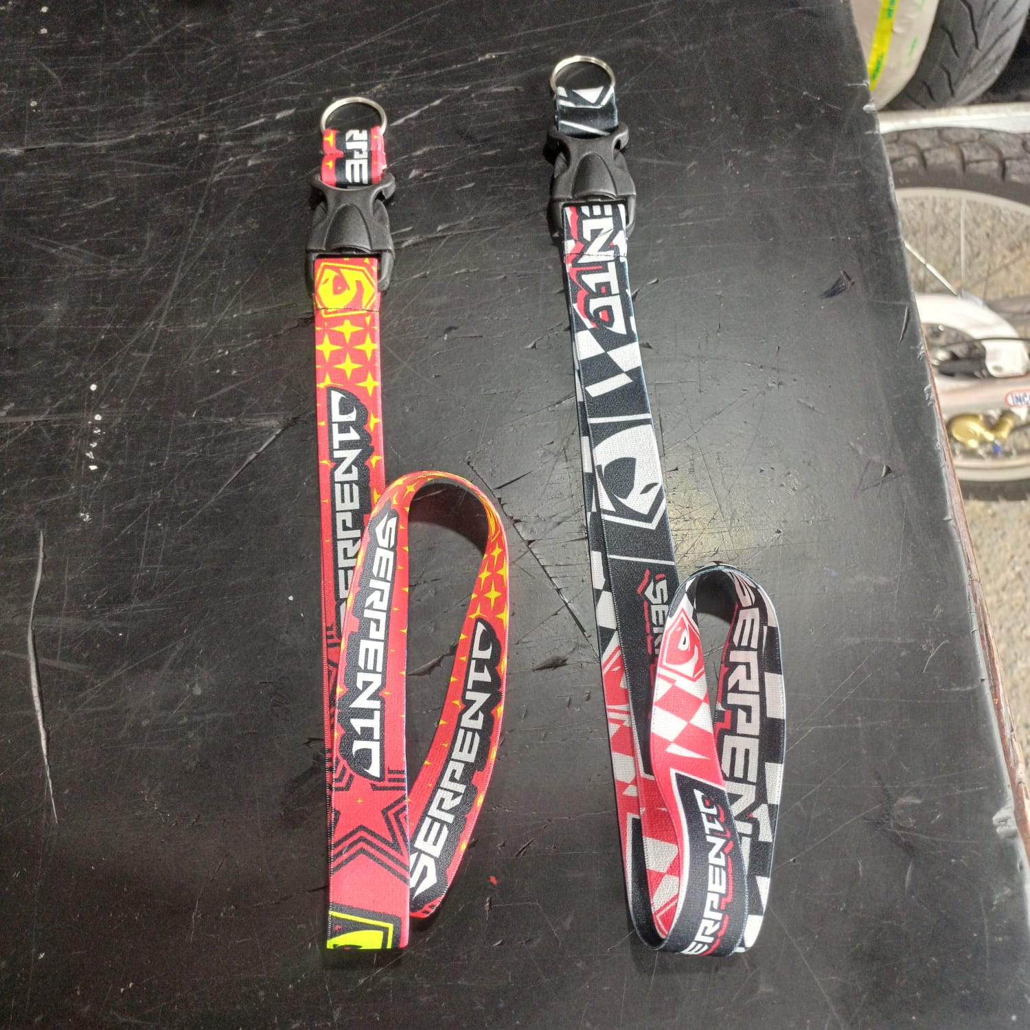  LLAVERO SERPENTO LARGO 